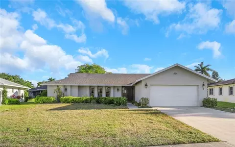 105 Montaubon Ct, Naples, FL 34112