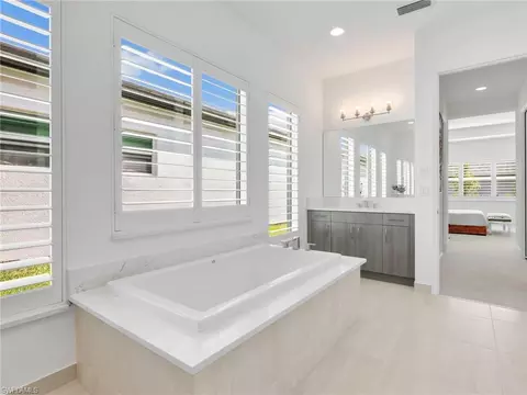 Bath - 11268 Daphne Ct, Naples, FL 34120 photo 2 of 4