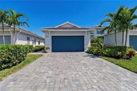 8966 Saint Lucia Dr, Naples, FL 34114