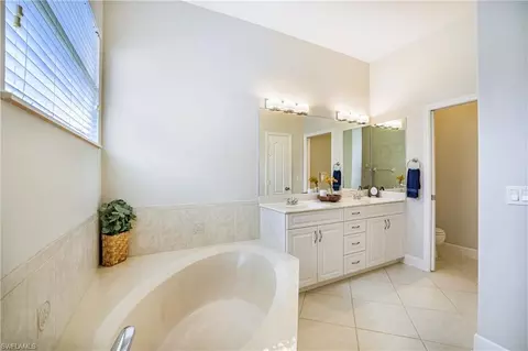 Bath - 5235 Malvern Ct, Naples, FL 34112 photo 2 of 3