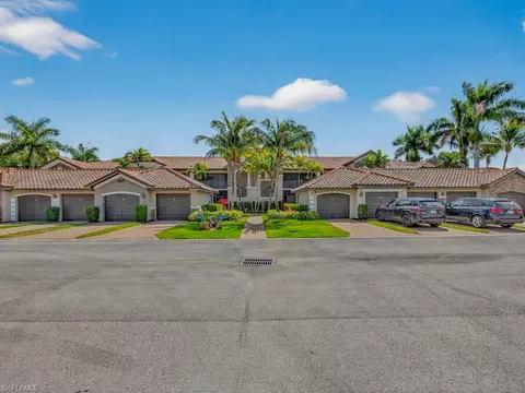 9844 Venezia Cir E #726, Naples, FL 34113