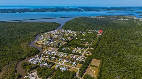 25 26 Plantation Dr, Everglades City, FL 34139