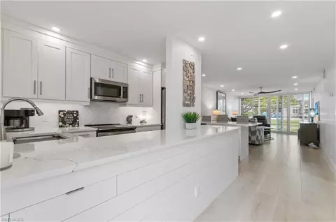 664 Broad Ave S #J664, Naples, FL 34102