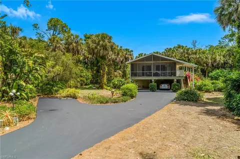 670 7th St SW, Naples, FL 34117