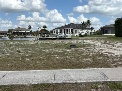 137 Greenview St, Marco Island, FL 34145