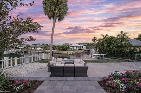 3461 Lakeview Dr, Naples, FL 34112