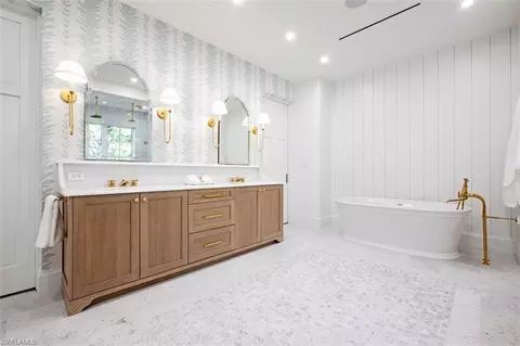 Bath - 266 15th Ave S, Naples, FL 34102 photo 2 of 11