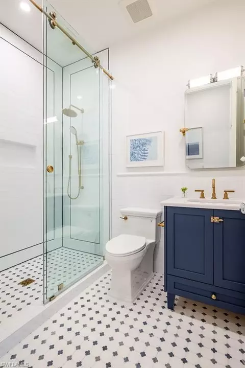 Bath - 266 15th Ave S, Naples, FL 34102 photo 10 of 11