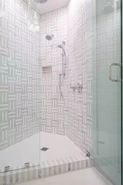 Bath - 266 15th Ave S, Naples, FL 34102 photo 7 of 11