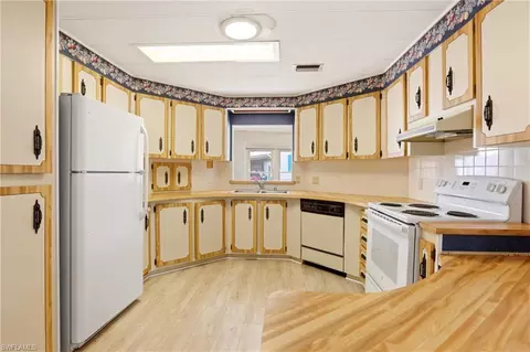 Kitchen - 181 W Manatee Loop, Punta Gorda, FL 33950 photo 1 of 6