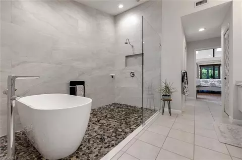 Bath - 1380 Bald Eagle Dr, Naples, FL 34105 photo 3 of 5