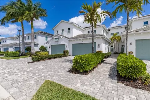 8936 Saint Lucia Dr #201, Naples, FL 34114