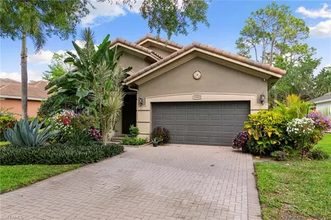 1909 Par Dr, Naples, FL 34120