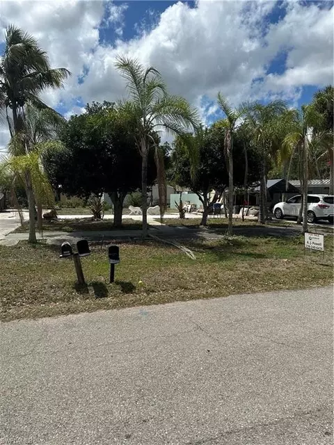11129 Safari Dr, Bonita Springs, FL 34135
