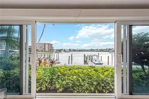 2850 Gulf Shore Blvd N #102, Naples, FL 34103