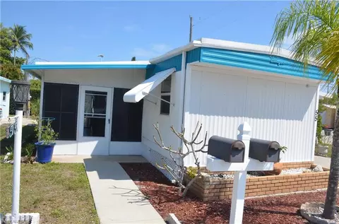 55 Moorhead Mnr #55, Naples, FL 34112