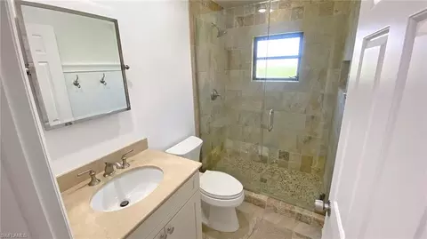 Bath - 718 Reef Point Cir, Naples, FL 34108 photo 3 of 3