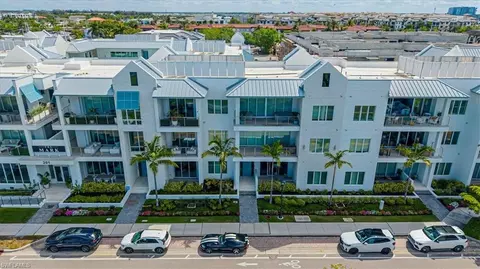 201 8th St S # 104, Naples, FL 34102