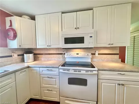 Kitchen - 273 Cape Sable Dr, Naples, FL 34104 photo 3 of 4