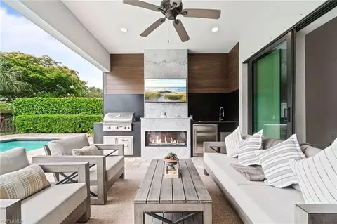 16201 Camden Lakes Cir, Naples, FL 34110