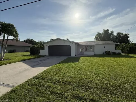 525 SE 11th Ct, Cape Coral, FL 33990
