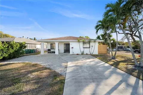 630 99th Ave N, Naples, FL 34108