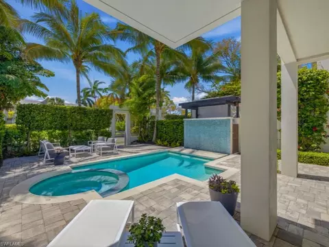 345 Banyan Blvd #3, Naples, FL 34102