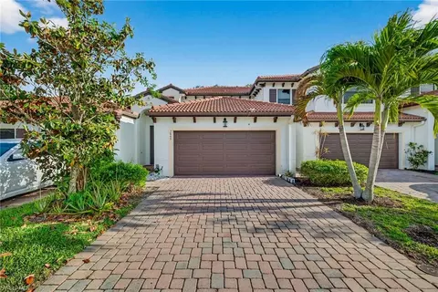 7845 Bristol Cir, Naples, FL 34120