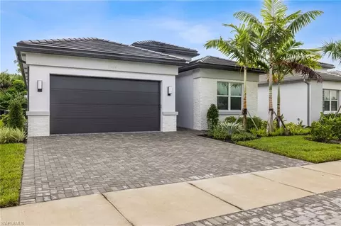 12448 Violet Ln, Naples, FL 34120
