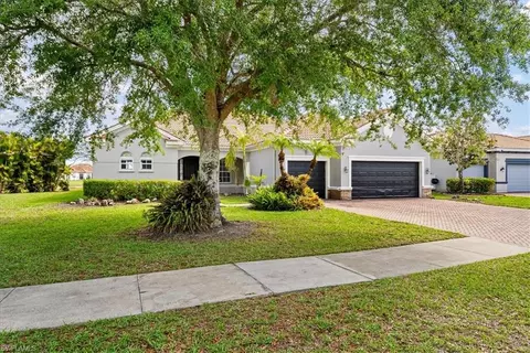 2099 Grove Dr, Naples, FL 34120