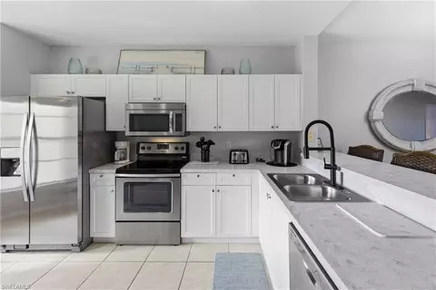 Kitchen - 9175 Celeste Dr #204, Naples, FL 34113 photo 3 of 4
