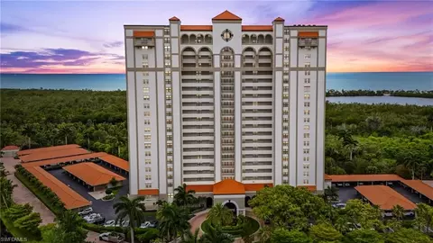 6585 Nicholas Blvd #902, Naples, FL 34108