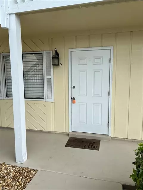 4633 Bayshore Dr #M4, Naples, FL 34112