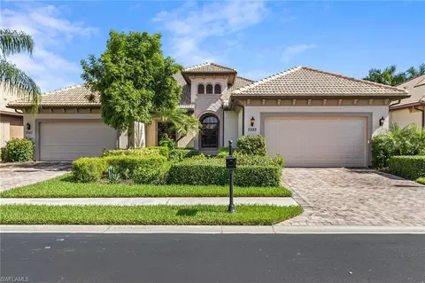 7393 Moorgate Point Way, Naples, FL 34113