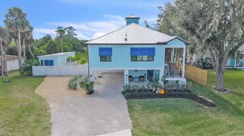 9470 Colony Dr, North Fort Myers, FL 33917