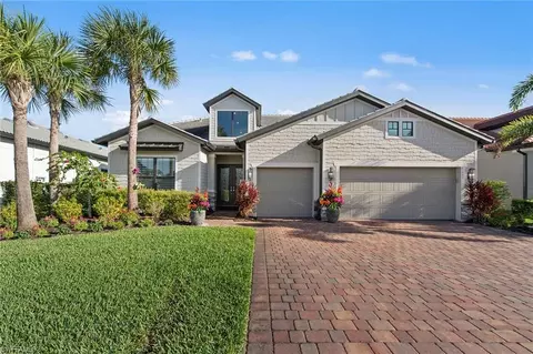 9607 Everglades Dr, Naples, FL 34120