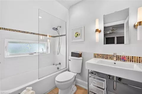 Bath - 660 8th Ave S, Naples, FL 34102 photo 2 of 4