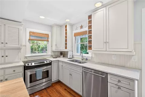 Kitchen - 660 8th Ave S, Naples, FL 34102 photo 4 of 5