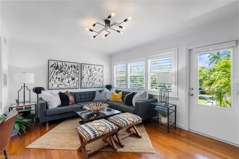 221 8th Ave S #221B, Naples, FL 34102