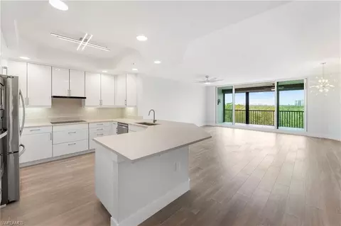 425 Cove Tower Dr #403, Naples, FL 34110