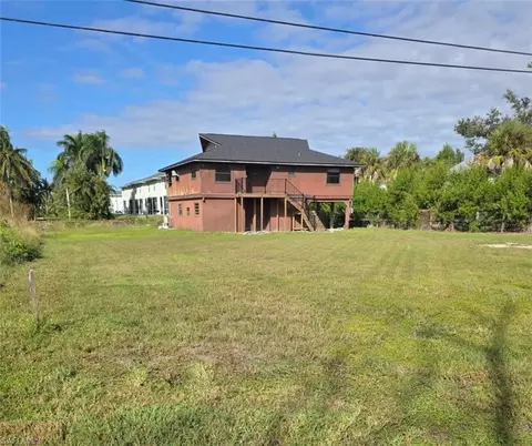 16540 Wisteria Dr, Fort Myers, FL 33908