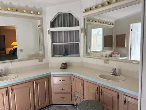 Bath - 49 Turquoise Ave #49T, Naples, FL 34114 photo 4 of 4