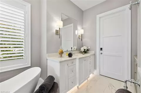 Bath - 1850 Kingfish Rd, Naples, FL 34102 photo 5 of 10