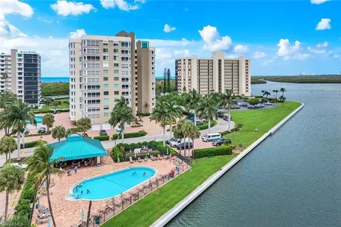 21 Bluebill Ave #B905, Naples, FL 34108