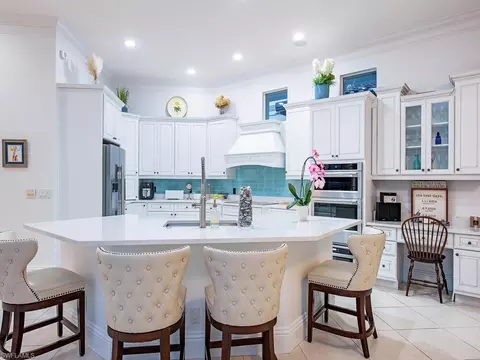 Kitchen - 2844 Coco Lakes Dr, Naples, FL 34105 photo 2 of 4