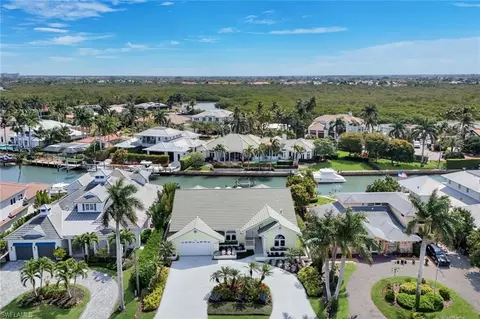 View/Area - 2147 Snook Dr, Naples, FL 34102 photo 3 of 4