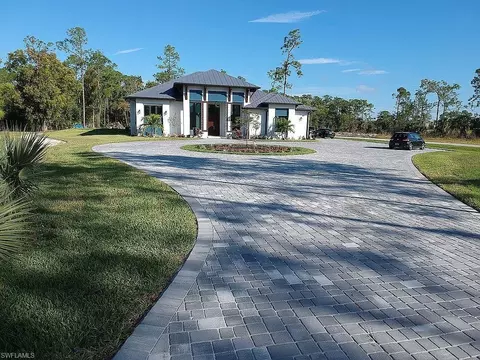 6423 Livingston Woods Ln, Naples, FL 34109