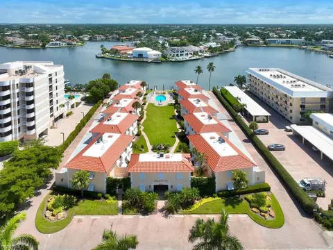 3070 Gulf Shore Blvd N #209, Naples, FL 34103
