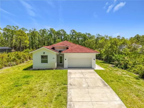 594 31st St NW, Naples, FL 34120