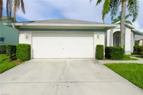 10201 Regent Cir, Naples, FL 34109